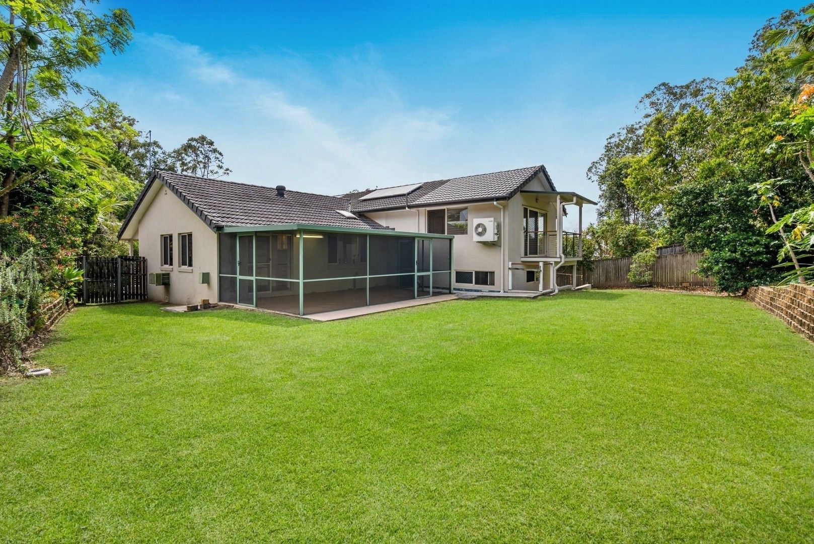 5 bedrooms House in 32 Burrumbuck St CHAPEL HILL QLD, 4069