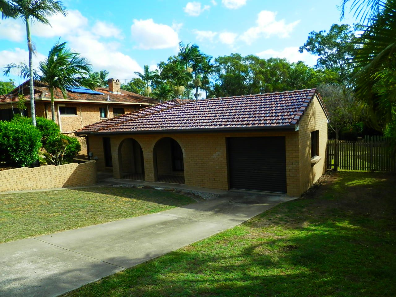 4 bedrooms House in 38 Zambesi Street RIVERHILLS QLD, 4074