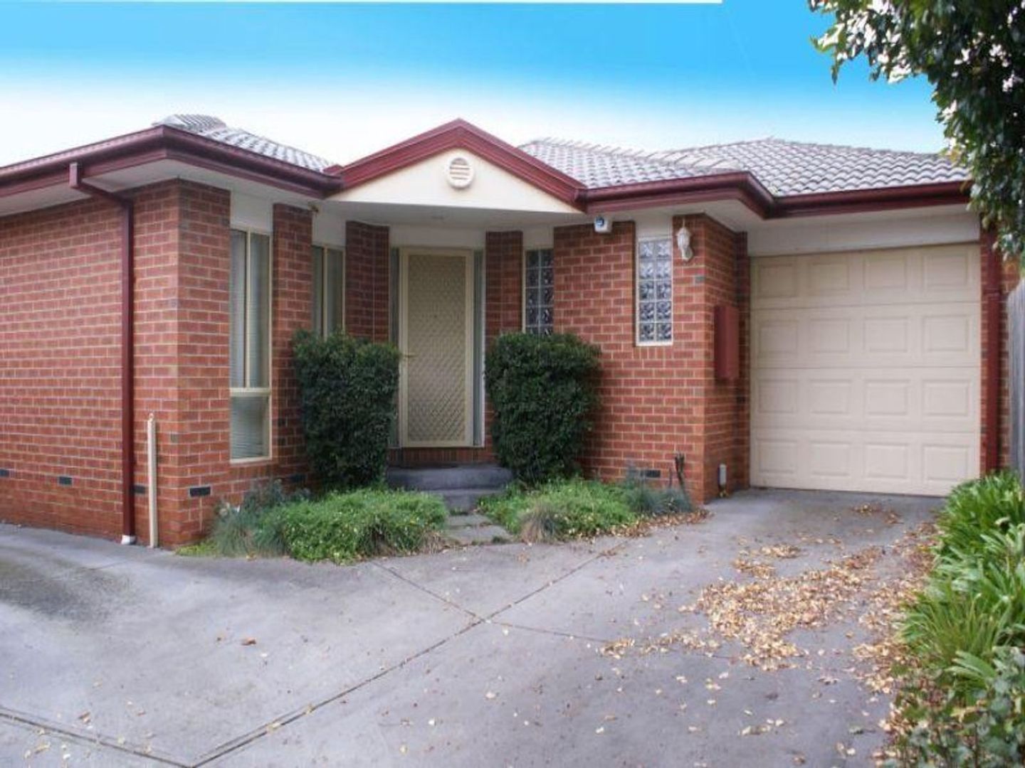2/4 Beverley Grove, Mount Waverley Property History & Address