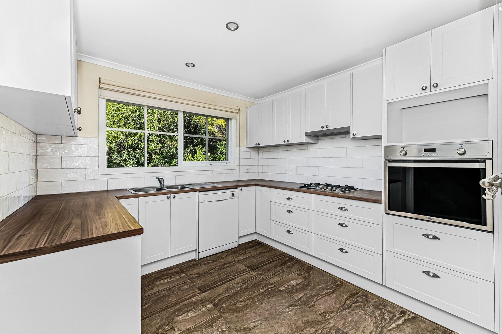 2 bedrooms Apartment / Unit / Flat in 3/614 Waverley Road GLEN WAVERLEY VIC, 3150