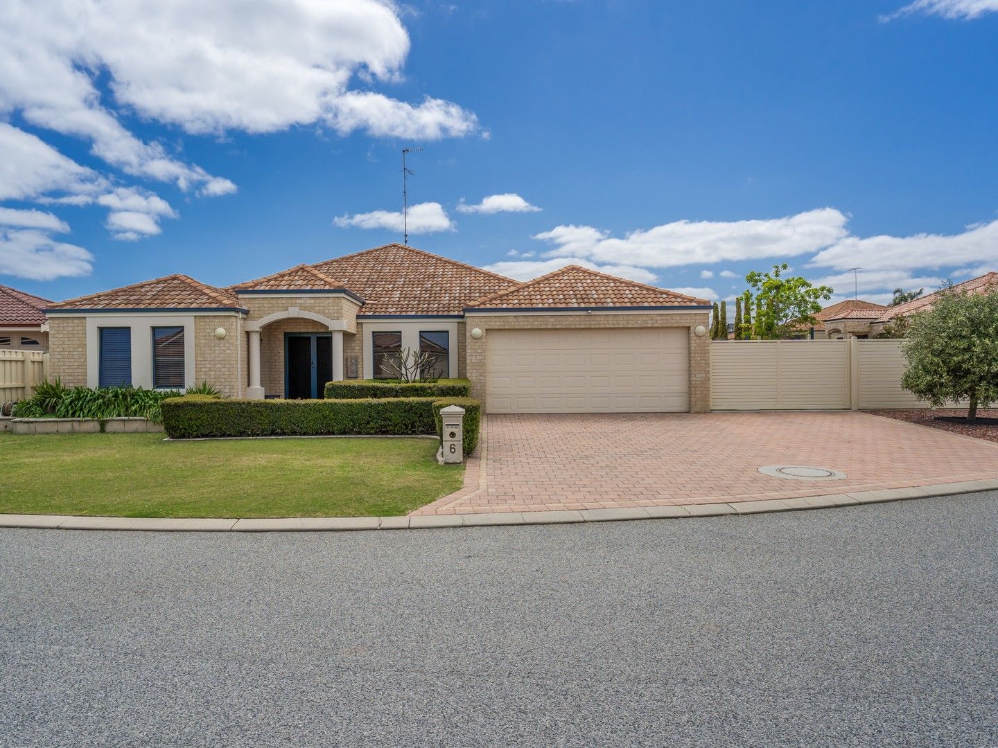 4 bedrooms House in 6 Discovery Cove HALLS HEAD WA, 6210