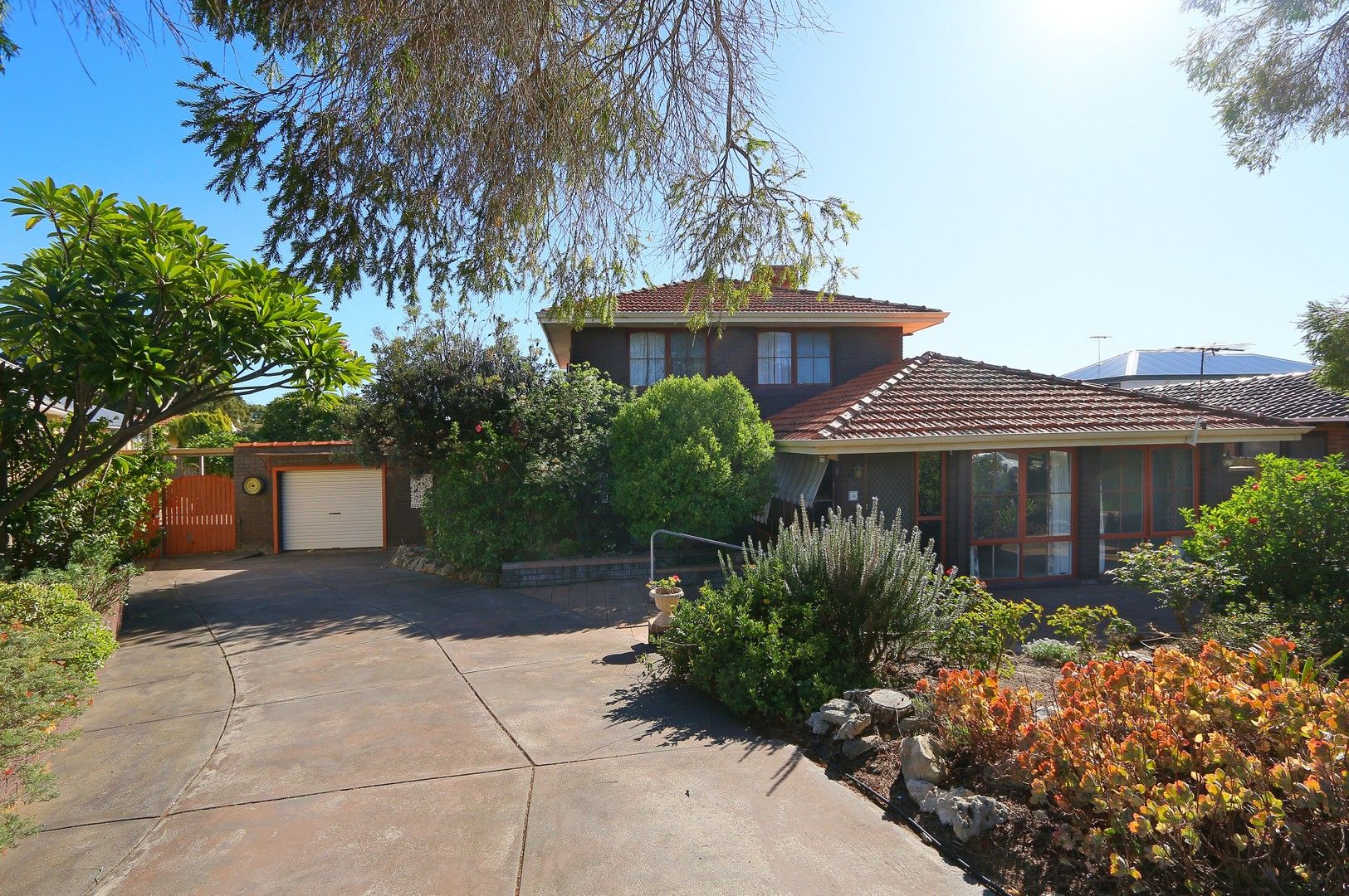 4 bedrooms House in 10 Duggan Court KARDINYA WA, 6163