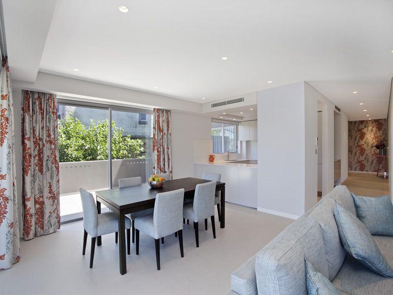 2/28 East Crescent Street, McMahons Point NSW 2060, Image 2