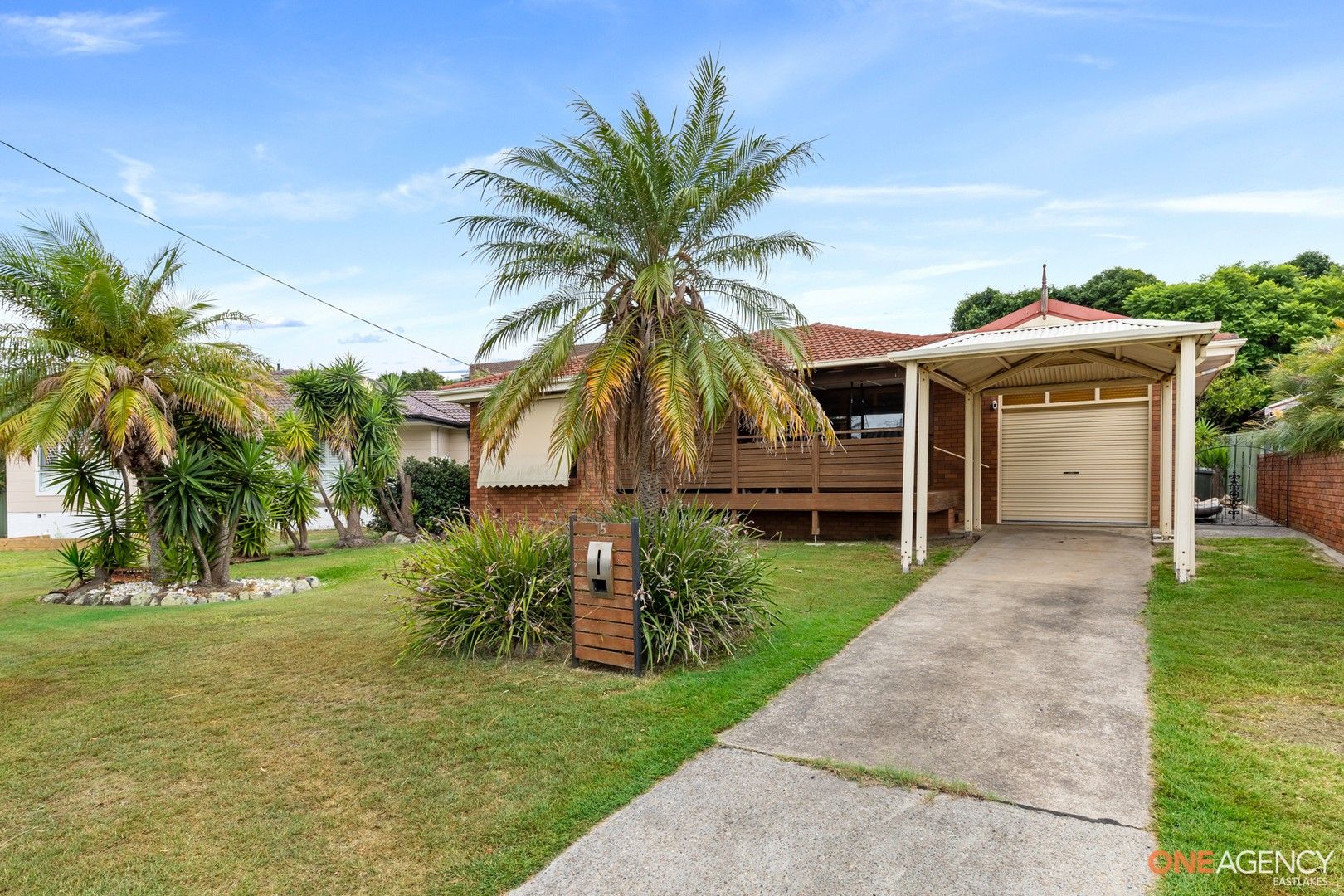 15 Macquarie Grove, Caves Beach NSW 2281, Image 0