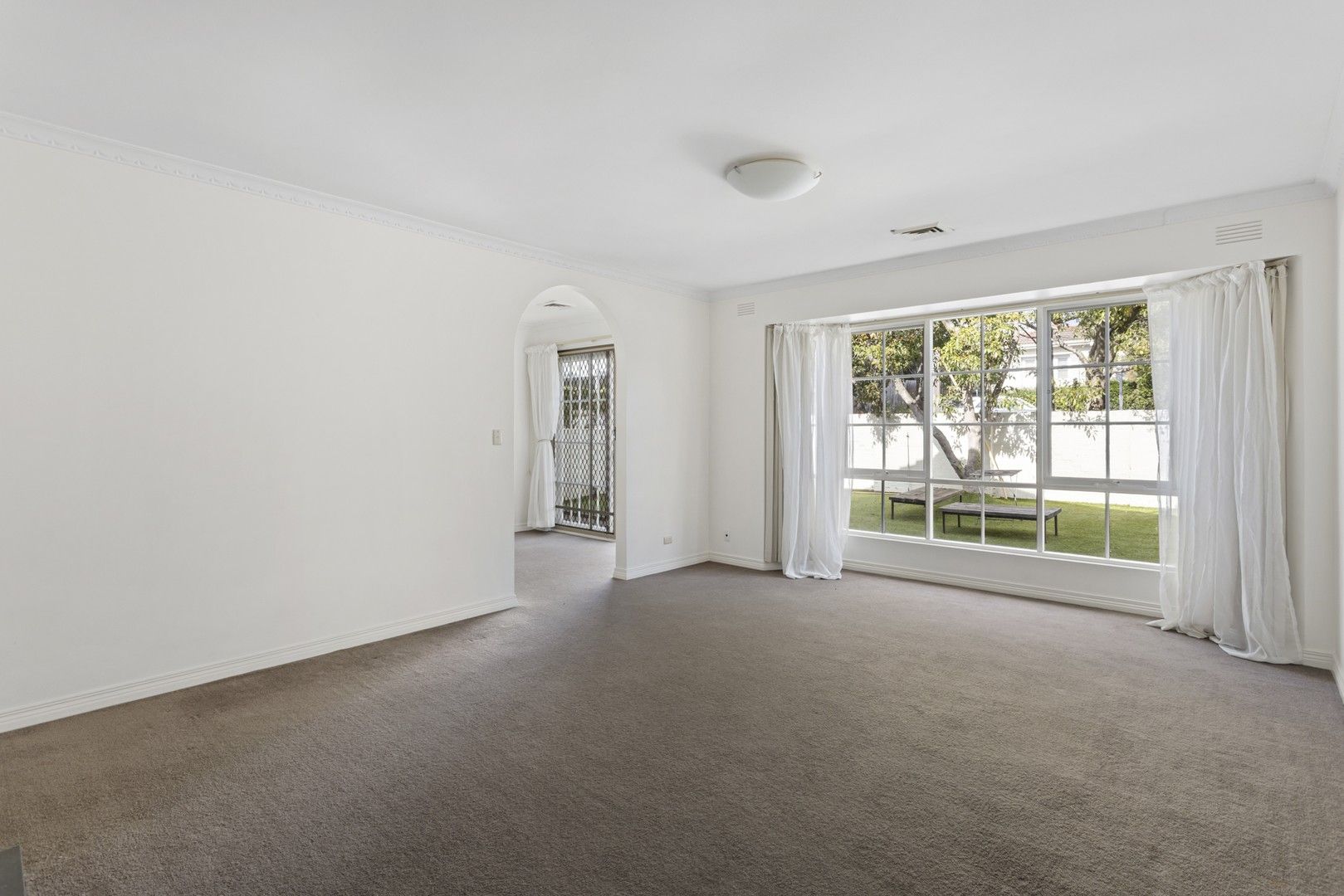 3 bedrooms Apartment / Unit / Flat in 1/27 Young Street GLEN IRIS VIC, 3146
