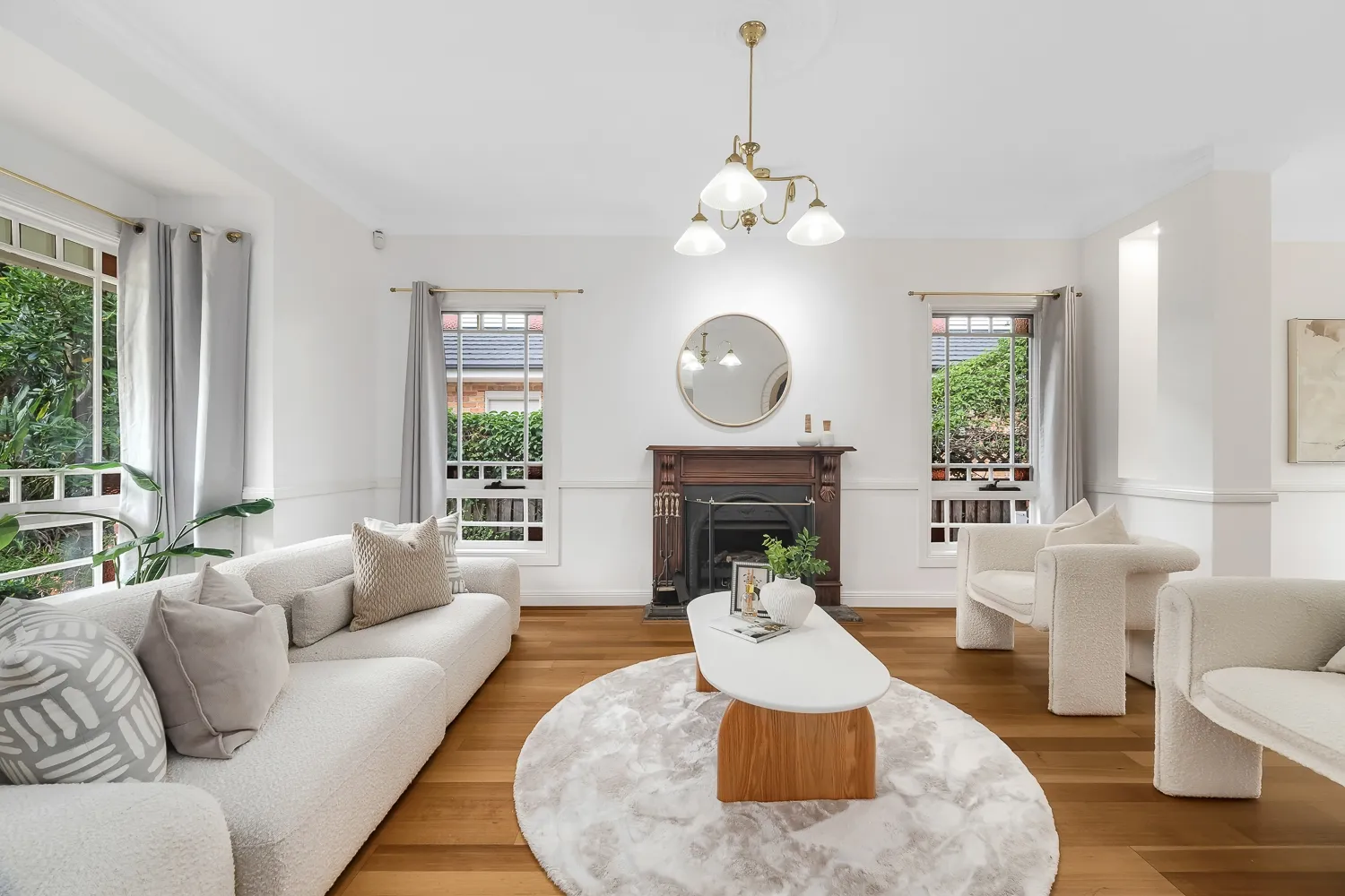 Stunning Family Home on 1000sqm Landscaped Block in Sought-After Glenhaven - View 2