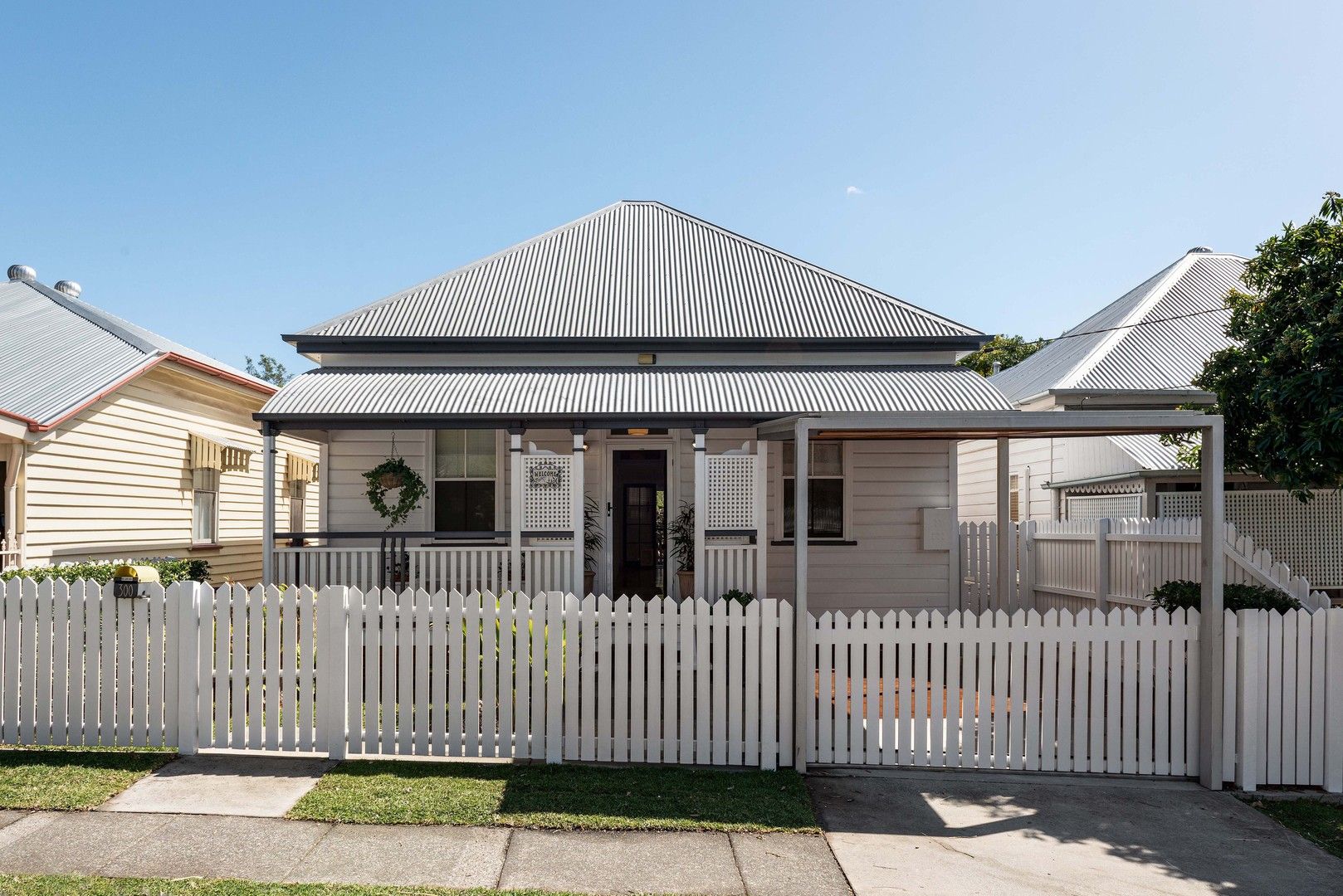 3 bedrooms House in 300 Kent Street TENERIFFE QLD, 4005