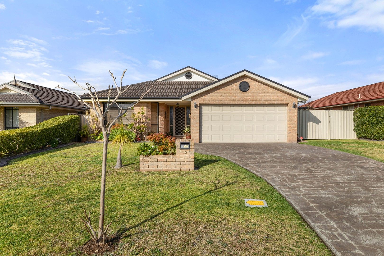 4 bedrooms House in 12 Guinea Flower Crescent WORRIGEE NSW, 2540