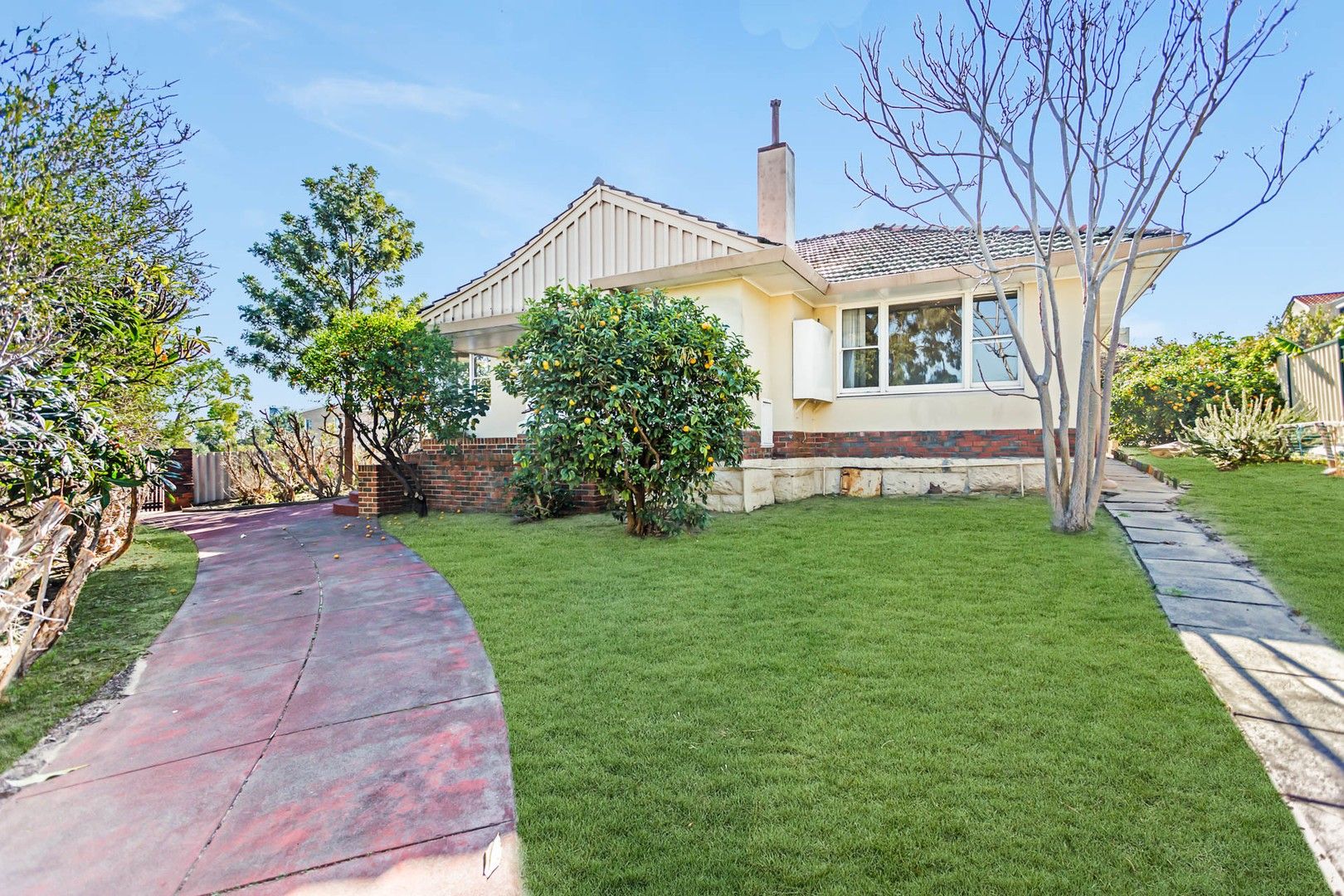 3 bedrooms House in 26 Manning Road COMO WA, 6152