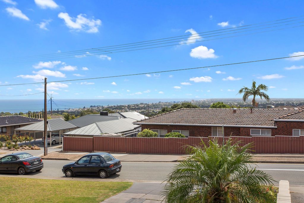 11 Gooroonga Street, Seaview Downs SA 5049, Image 1