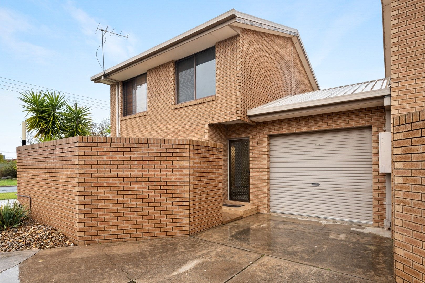 3 bedrooms Townhouse in 1/441 Bevan  Street LAVINGTON NSW, 2641