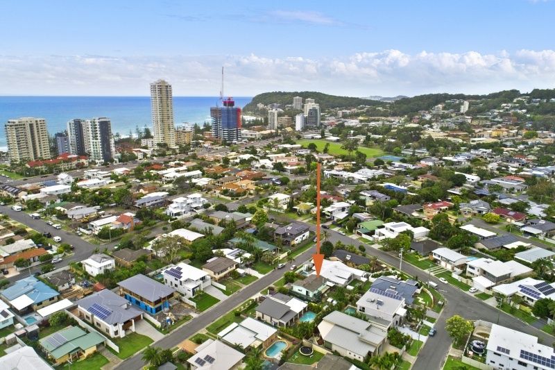 6 Clinton Avenue, Burleigh Waters QLD 4220, Image 0