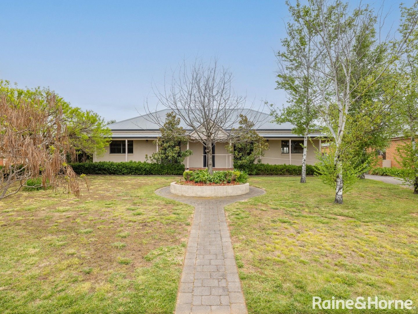 4 bedrooms House in 19 Wolery Close KELSO NSW, 2795