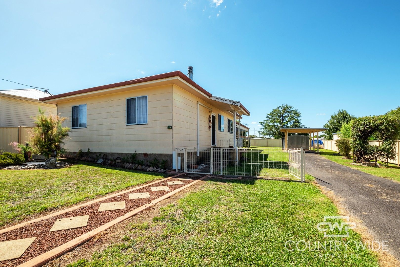 10 Wilga Street, Glen Innes NSW 2370 Domain