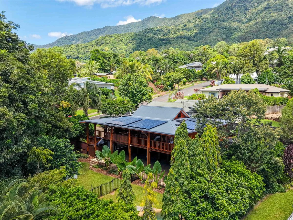 38 Daphne Drive, Redlynch QLD 4870