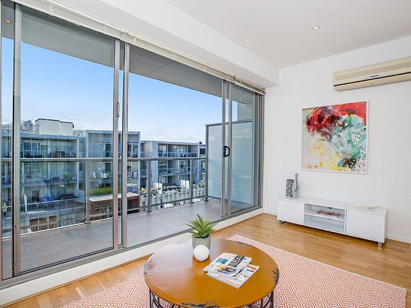 2 bedrooms Apartment / Unit / Flat in 605/54 Nott Street PORT MELBOURNE VIC, 3207