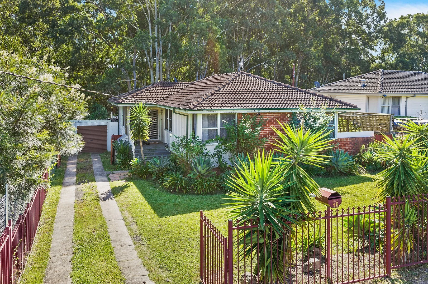 15 Queenborough Street, Nowra NSW 2541