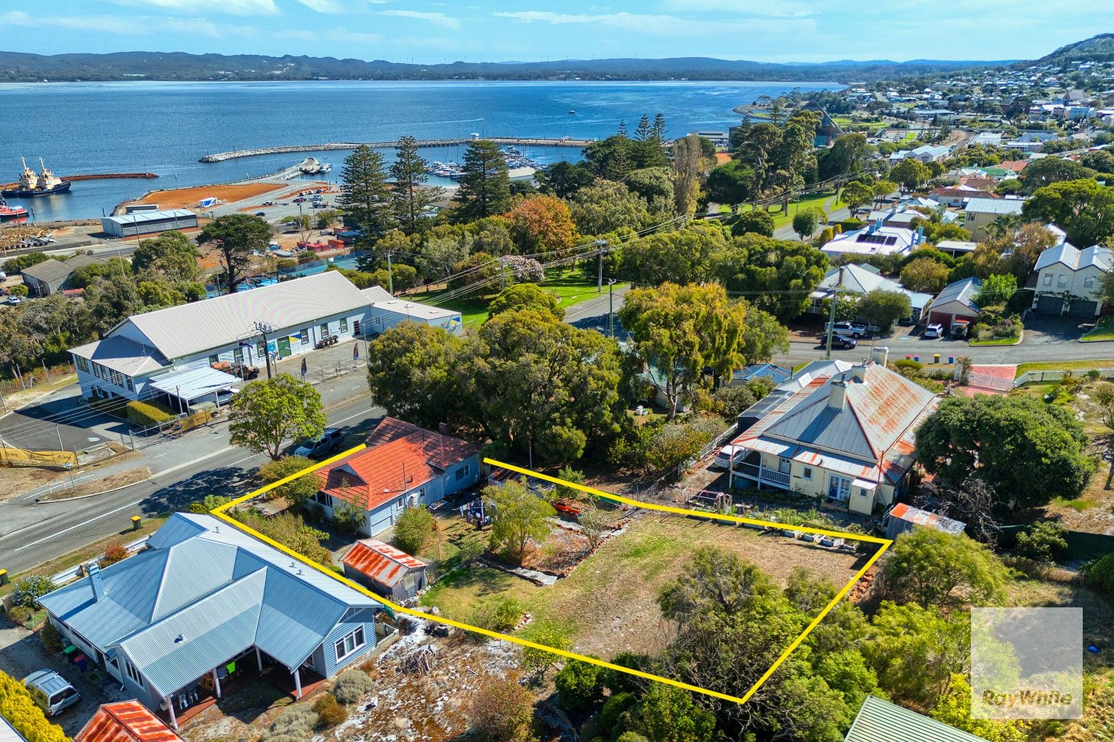 2 bedrooms House in 108 Brunswick Road PORT ALBANY WA, 6330