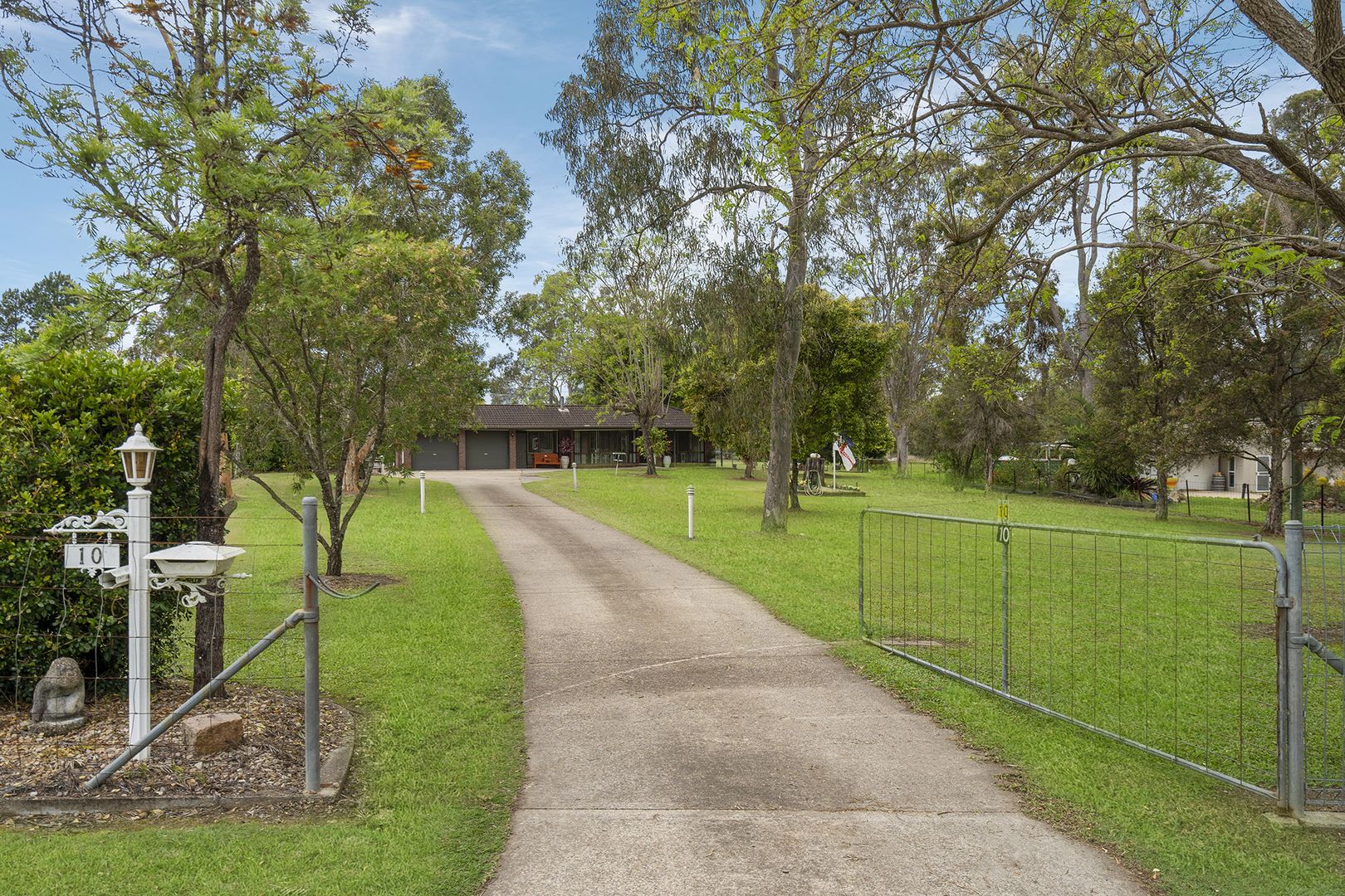 10 Batavia Court, Park Ridge South QLD 4125, Image 2