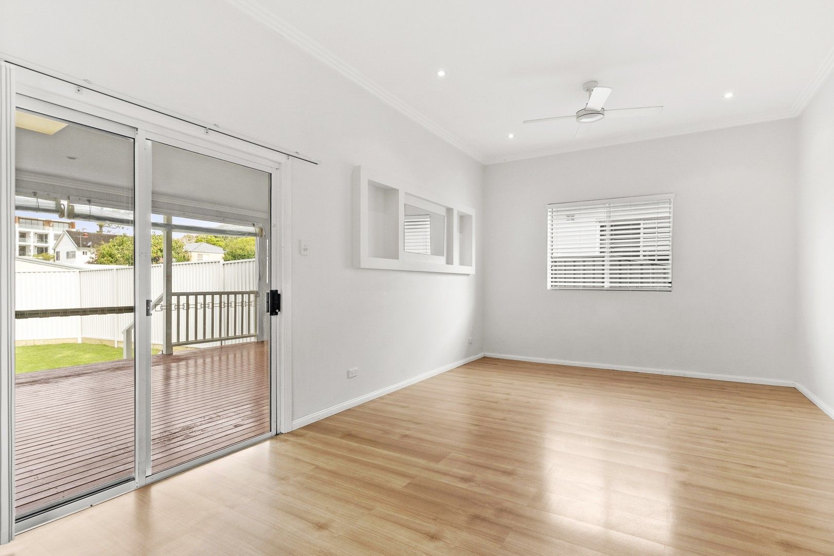 2 bedrooms House in 22 Chamberlain Avenue CARINGBAH NSW, 2229