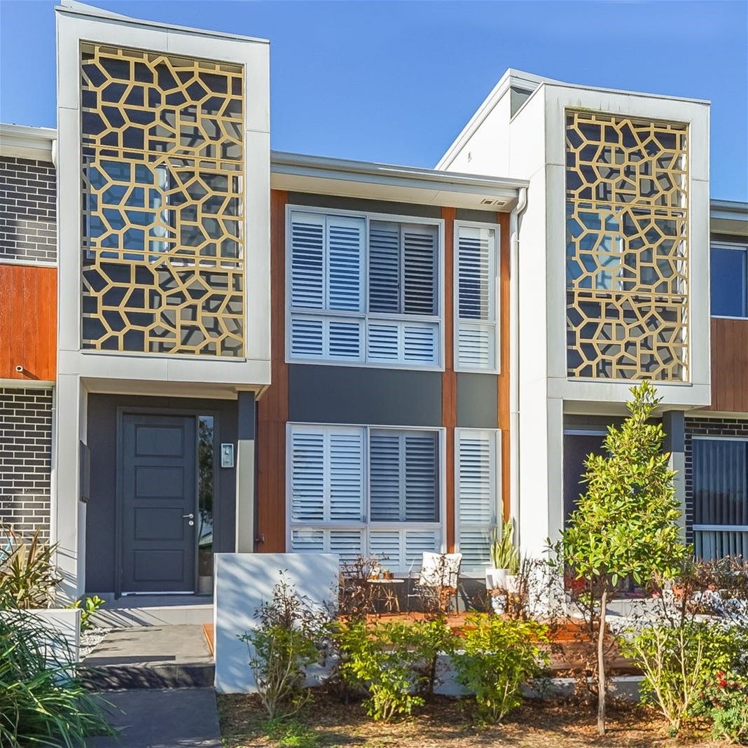 3 bedrooms Terrace in 38 Curlewis Street GLEDSWOOD HILLS NSW, 2557