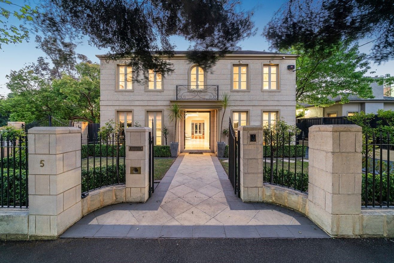 4 bedrooms House in 5 CHATHAM ROAD CANTERBURY VIC, 3126