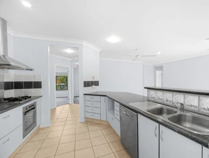 Additional image 3 of 7 Tradewinds Close, Redlynch QLD 4870