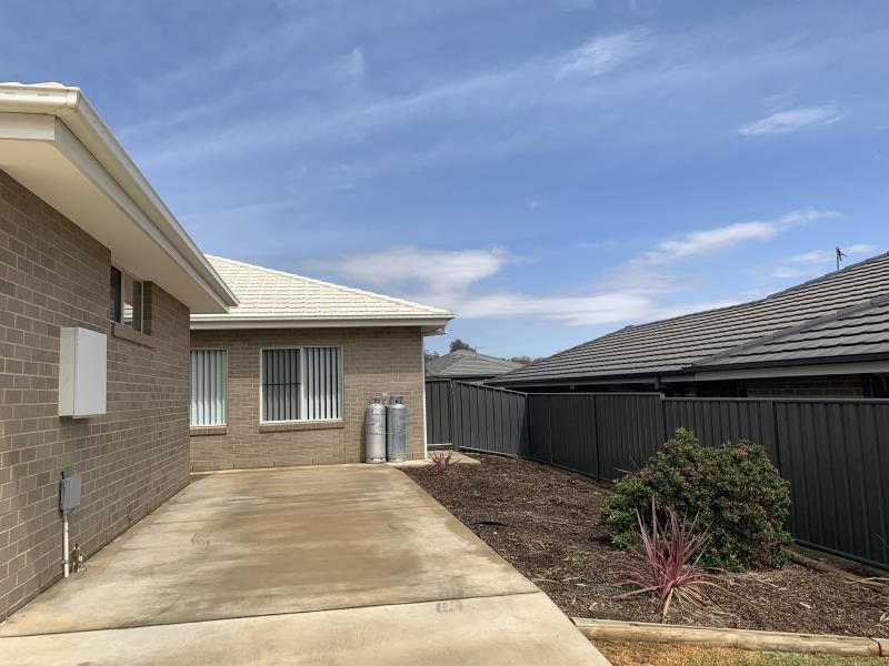2 bedrooms House in 14a Magpie Drive TAMWORTH NSW, 2340