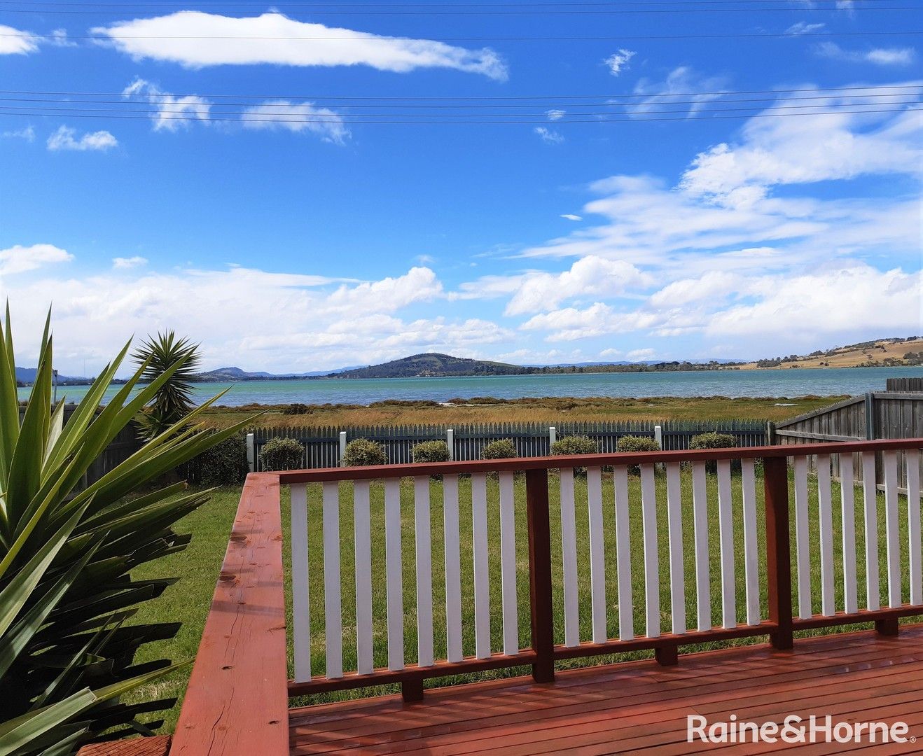 3 bedrooms House in 52 Bicheno Street CLIFTON BEACH TAS, 7020