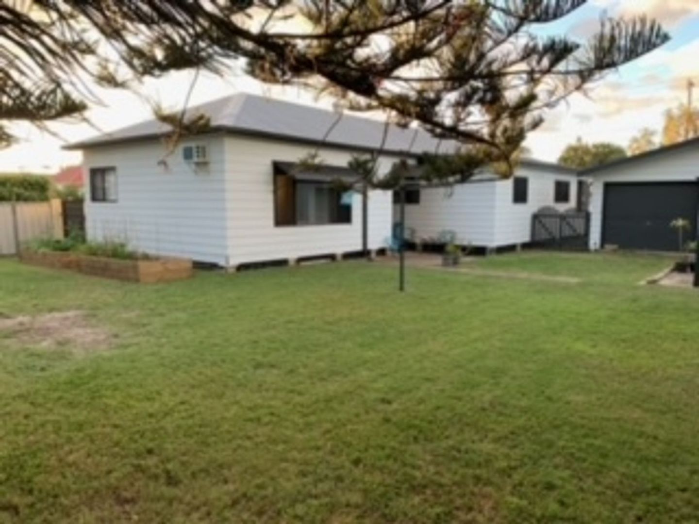 32 Marks Point Road, Marks Point NSW 2280