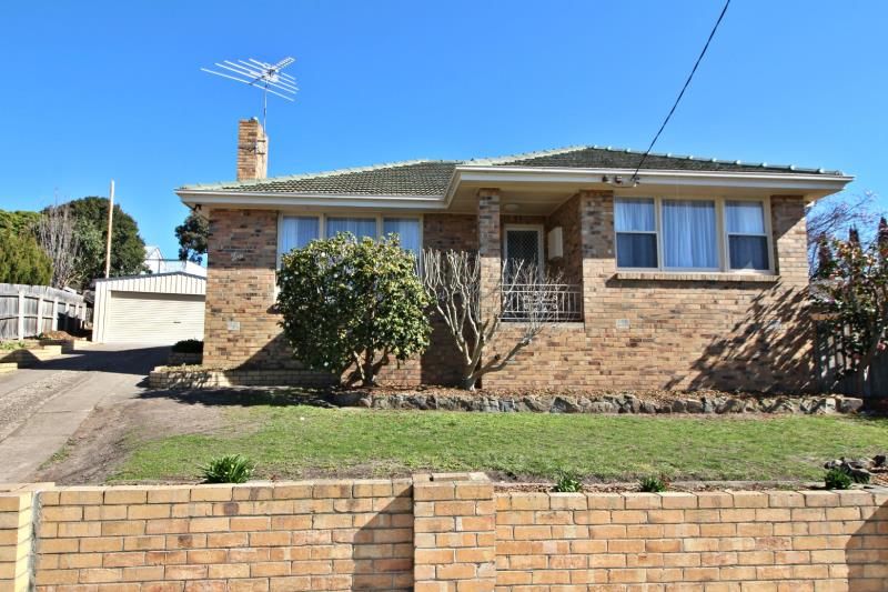 3 bedrooms House in 10 Norman Court HIGHTON VIC, 3216