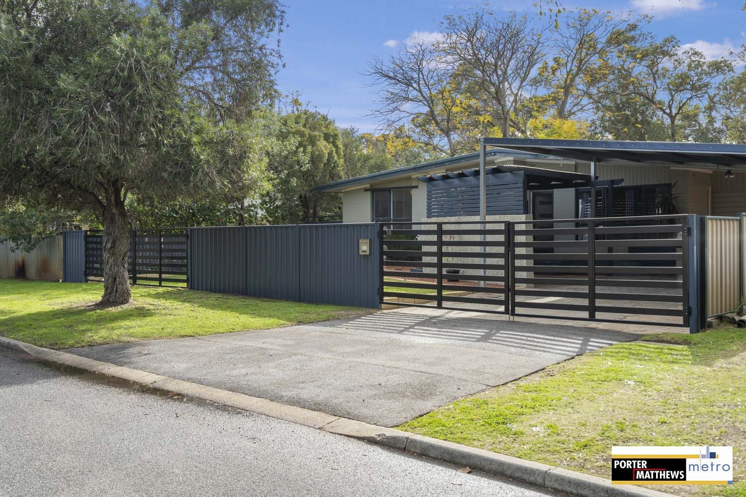 5 bedrooms House in 14 Stanford Street MADDINGTON WA, 6109