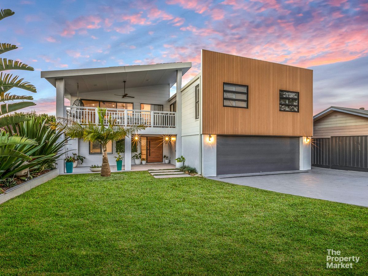 5 bedrooms House in 18 Halcyon Street MANNERING PARK NSW, 2259