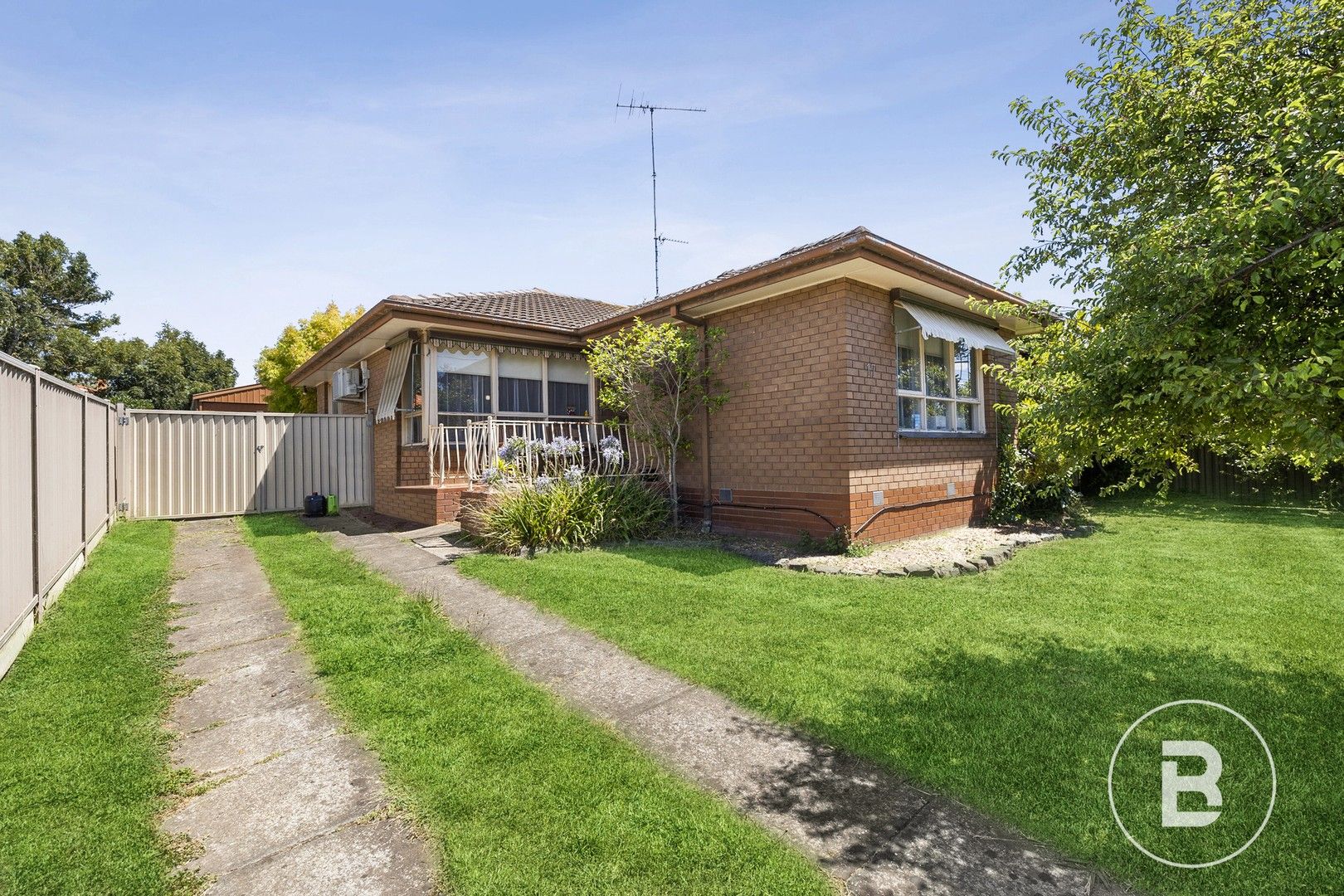 4 bedrooms House in 17 Locksley Street WENDOUREE VIC, 3355