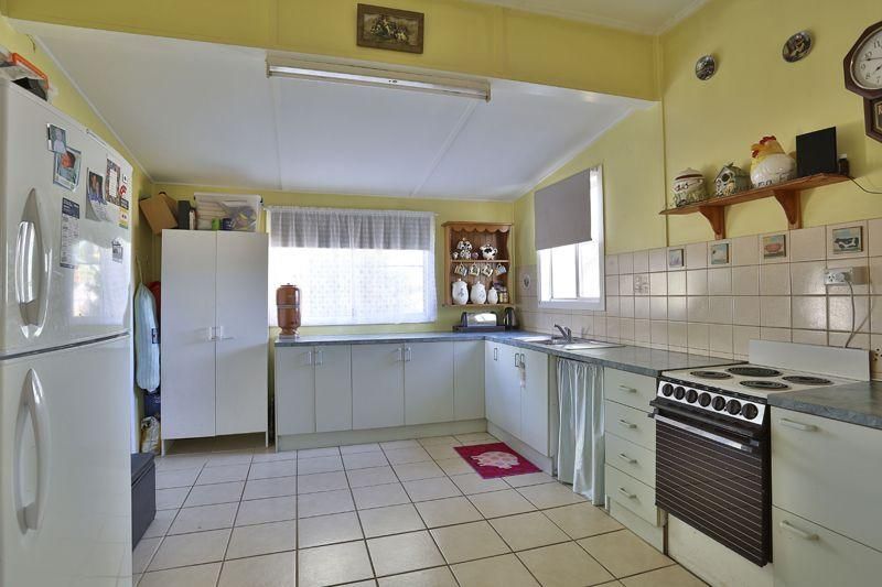 30 Cooke Street, GOOMBUNGEE QLD 4354, Image 1