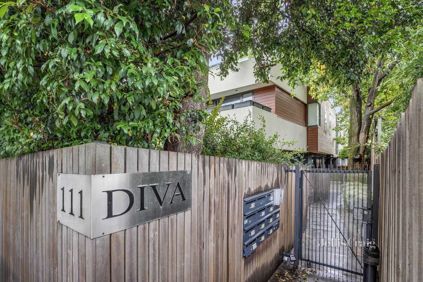 1 bedrooms Apartment / Unit / Flat in 1/111 Riversdale Road HAWTHORN VIC, 3122