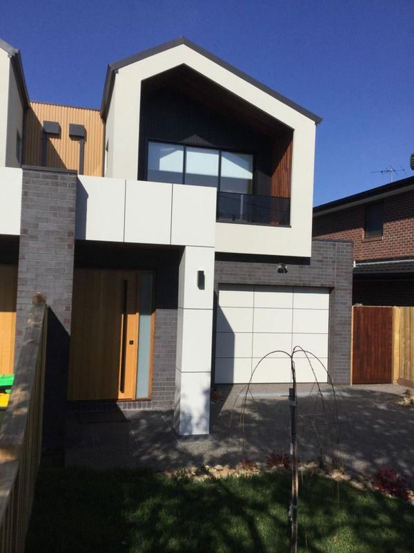 4 bedrooms House in 33A Dublin Avenue STRATHMORE VIC, 3041