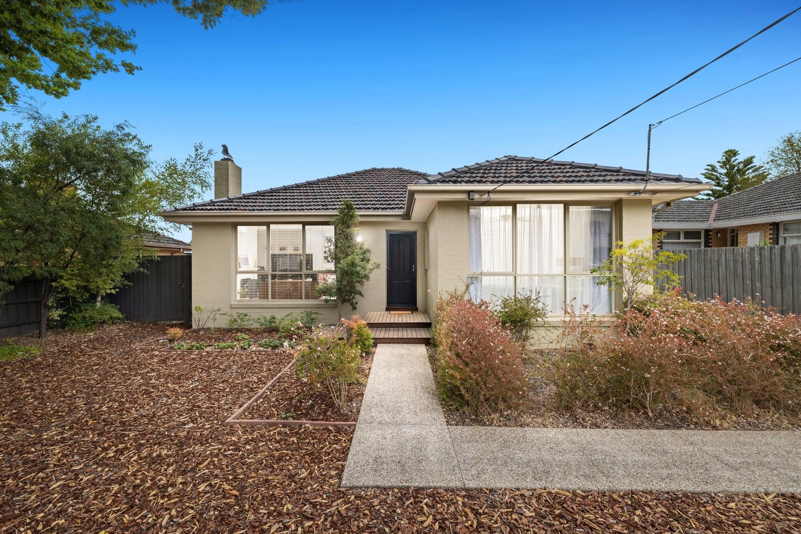 3 bedrooms Apartment / Unit / Flat in 1/10 Delmore Crescent GLEN WAVERLEY VIC, 3150