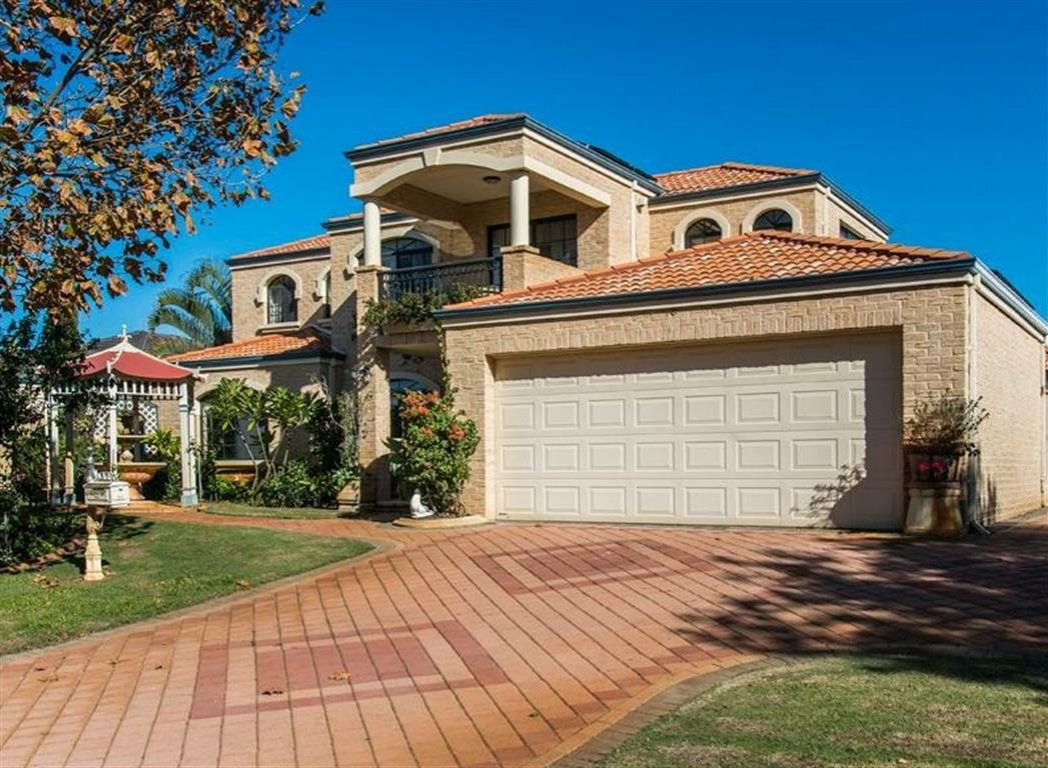 4 bedrooms House in 32 Roebuck Avenue CANNING VALE WA, 6155