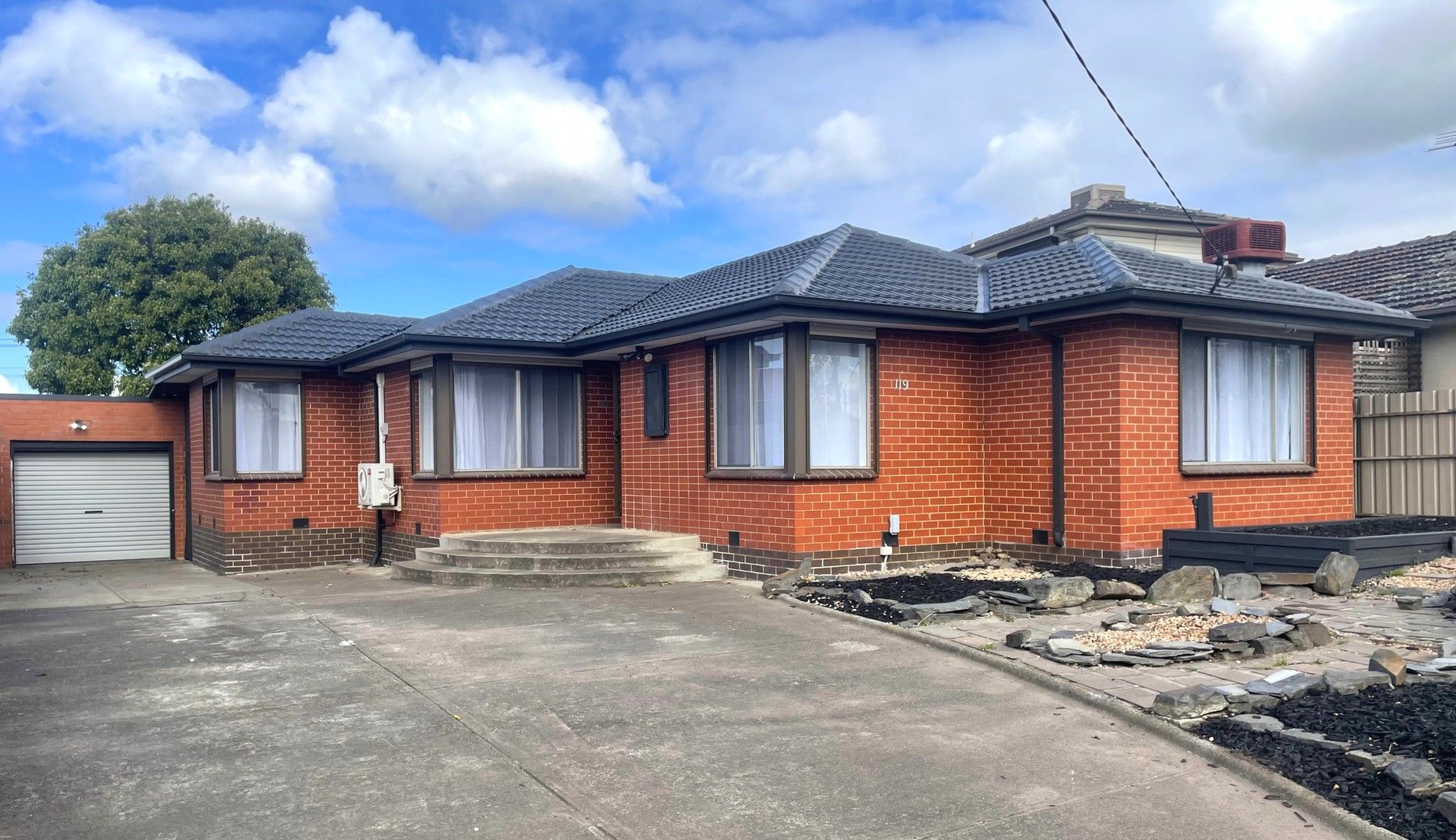 3 bedrooms House in 119 Edgars Road THOMASTOWN VIC, 3074