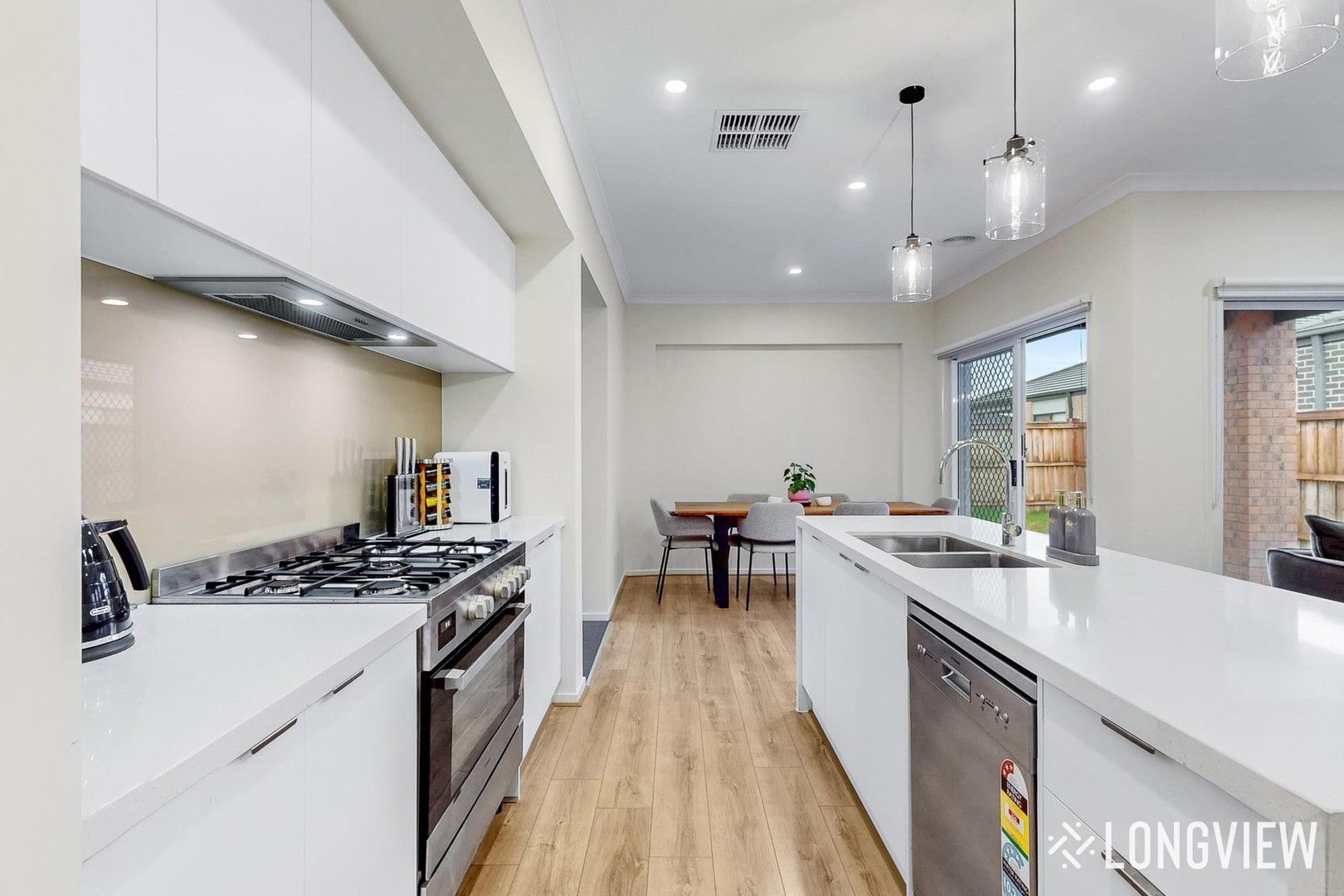 4 bedrooms House in 21 Ambient Crescent BEVERIDGE VIC, 3753