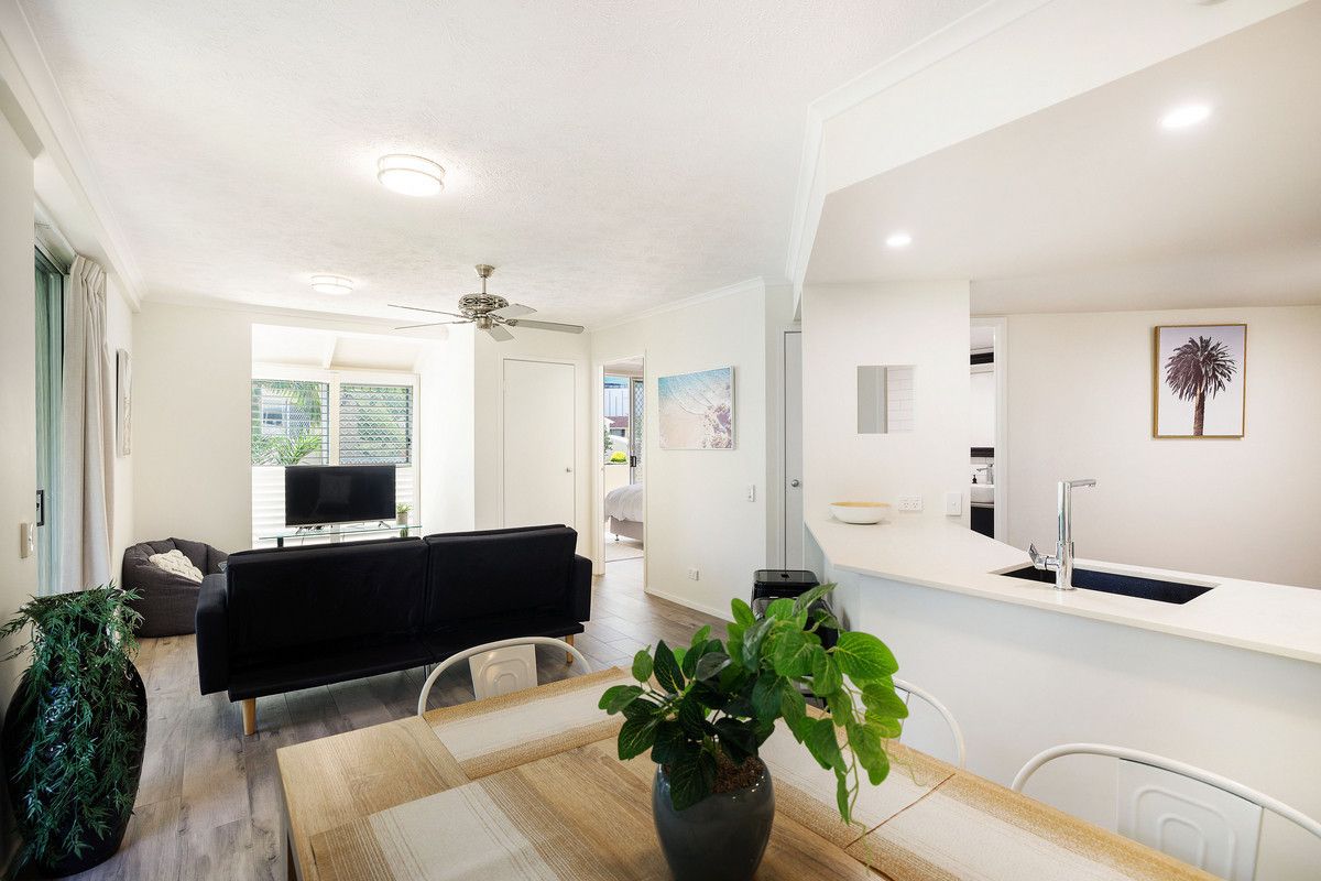 53/10-16 Alexandra Avenue, Mermaid Beach QLD 4218, Image 2