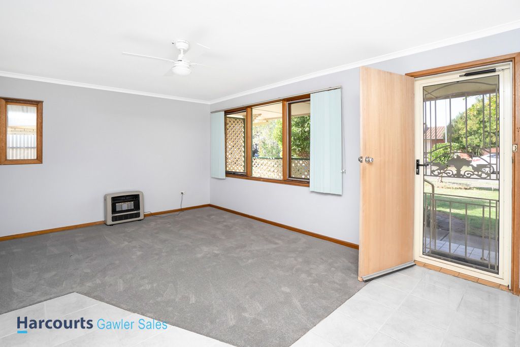 15 Adaluna Crescent, Smithfield SA 5114, Image 2