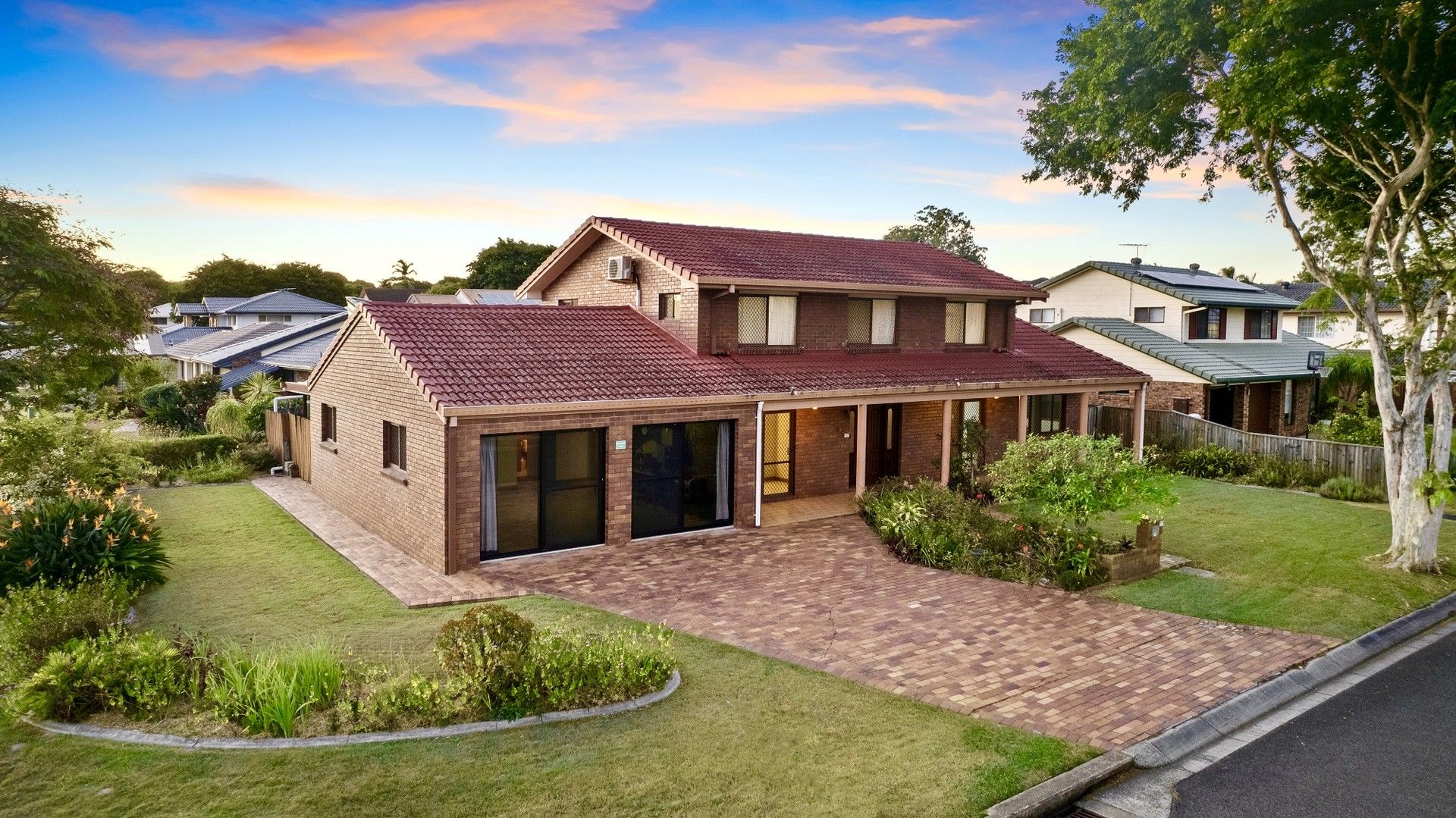 5 bedrooms House in 72 Nemira Street CARSELDINE QLD, 4034