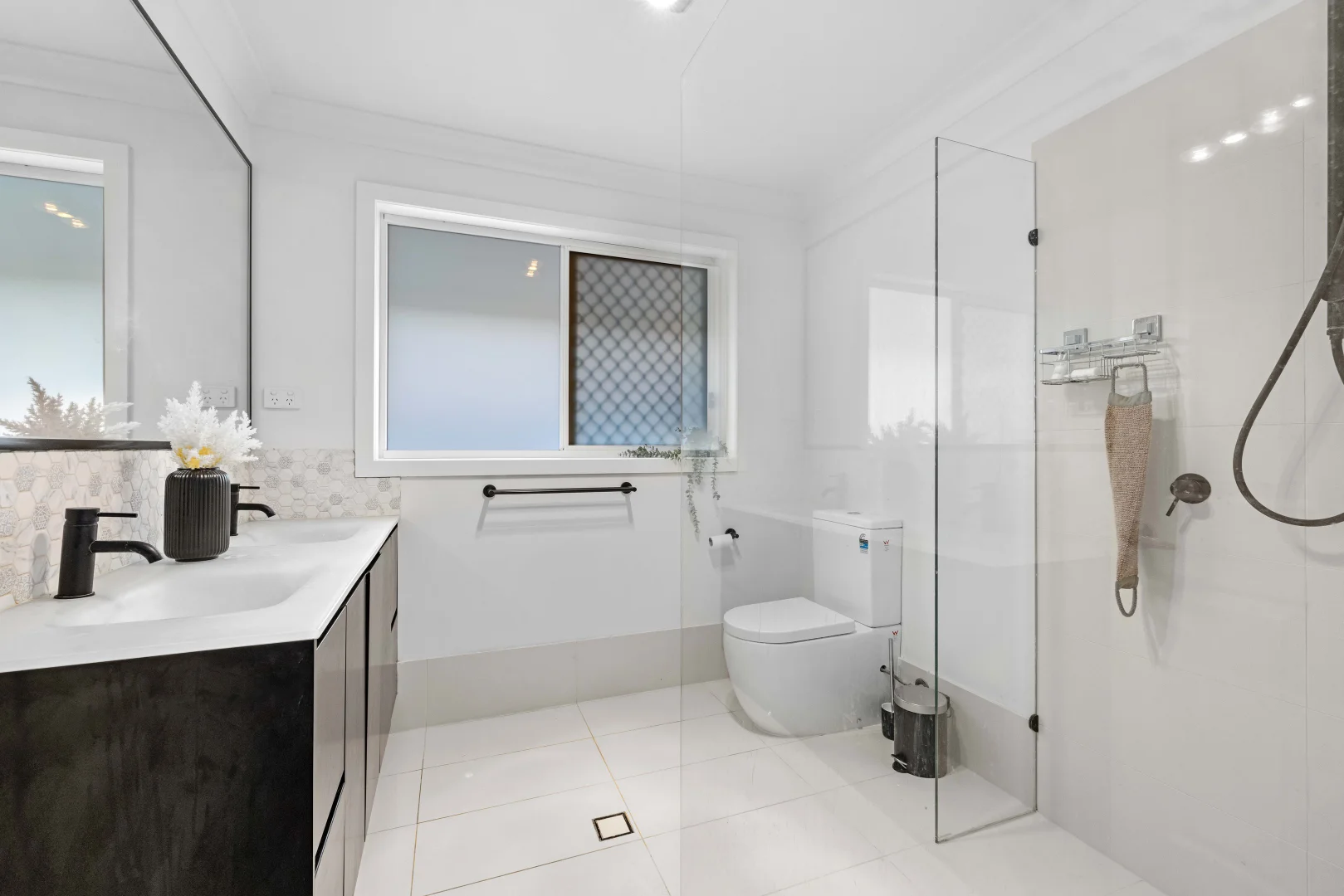 Additional image 13 of 413 Scarborough Road, Scarborough QLD 4020