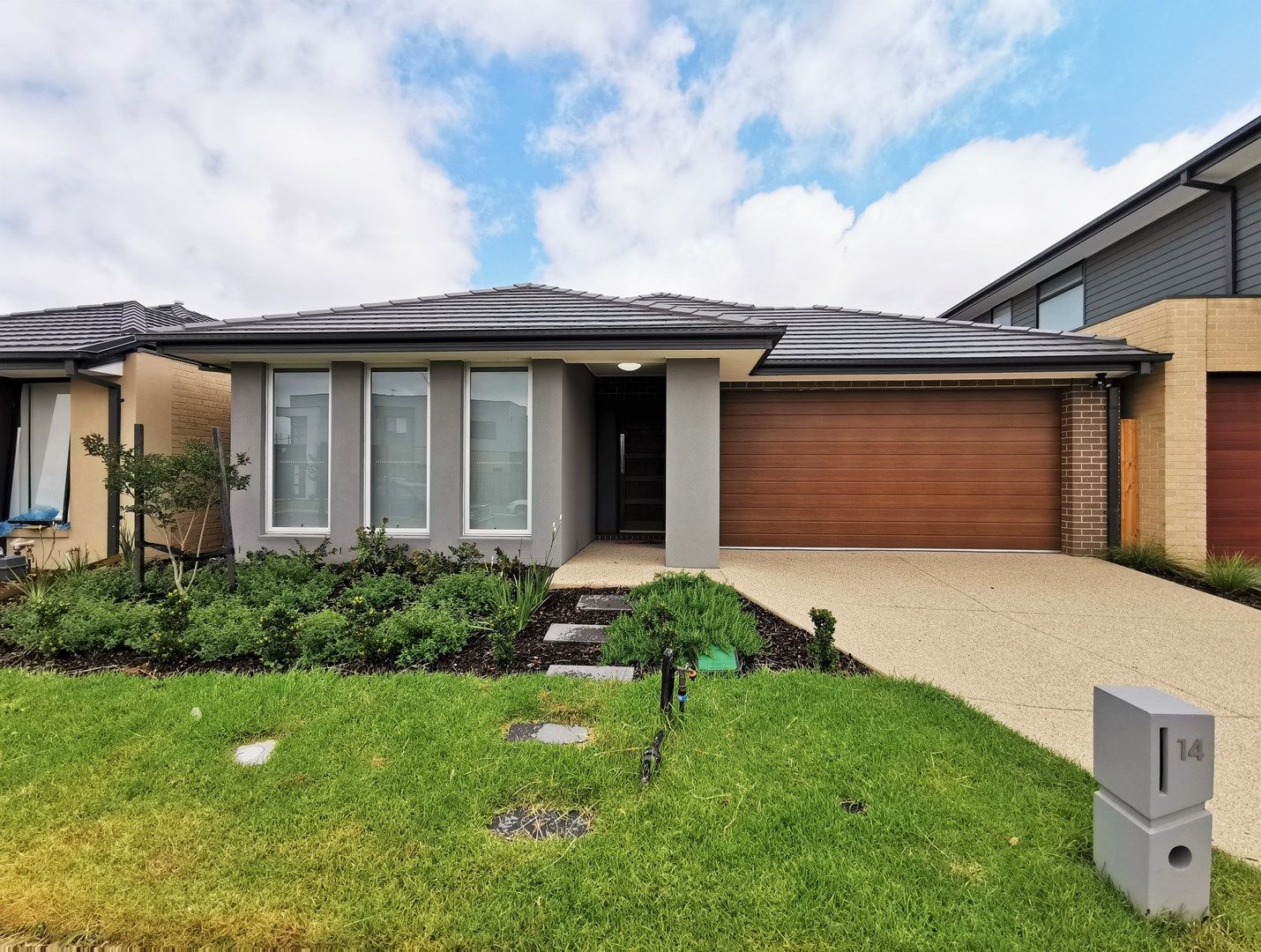 4 bedrooms House in 14 Beehive Drive WILLIAMS LANDING VIC, 3027