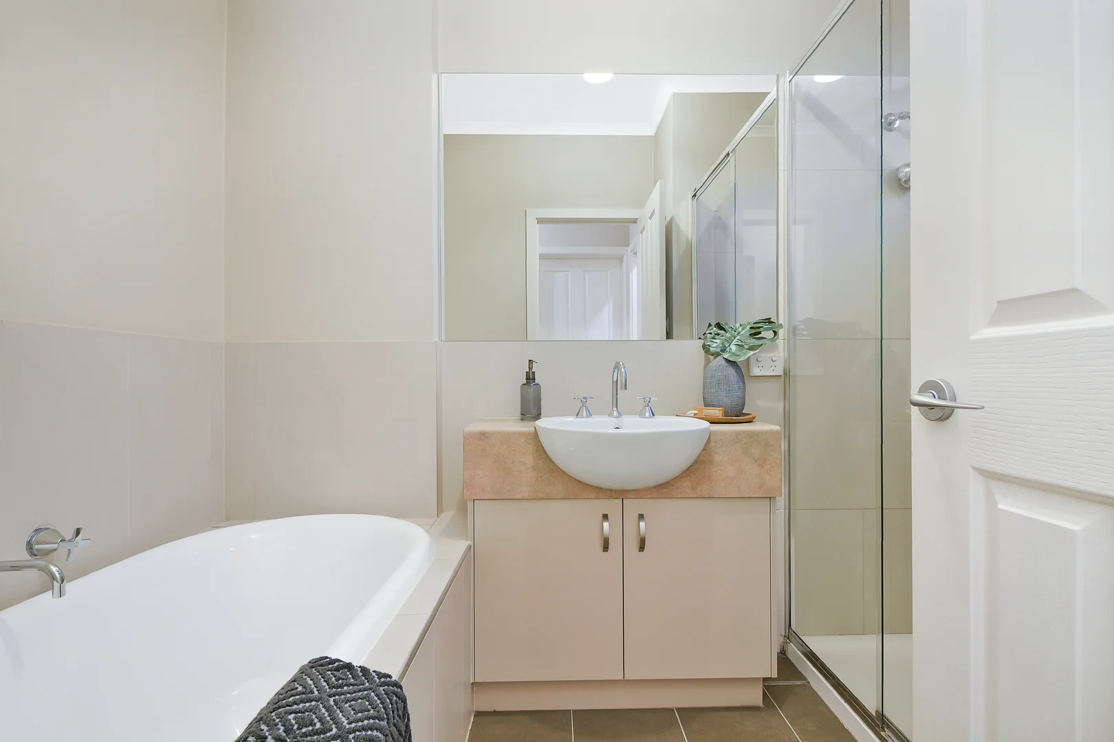 Additional image 7 of 3/1 Wolseley Avenue, Glen Waverley VIC 3150