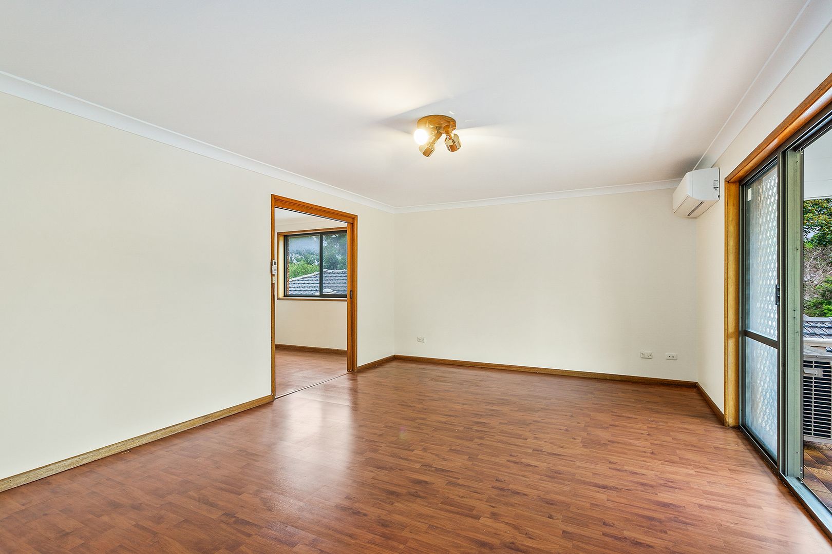 21 Grand View Parade, Lake Heights NSW 2502, Image 2