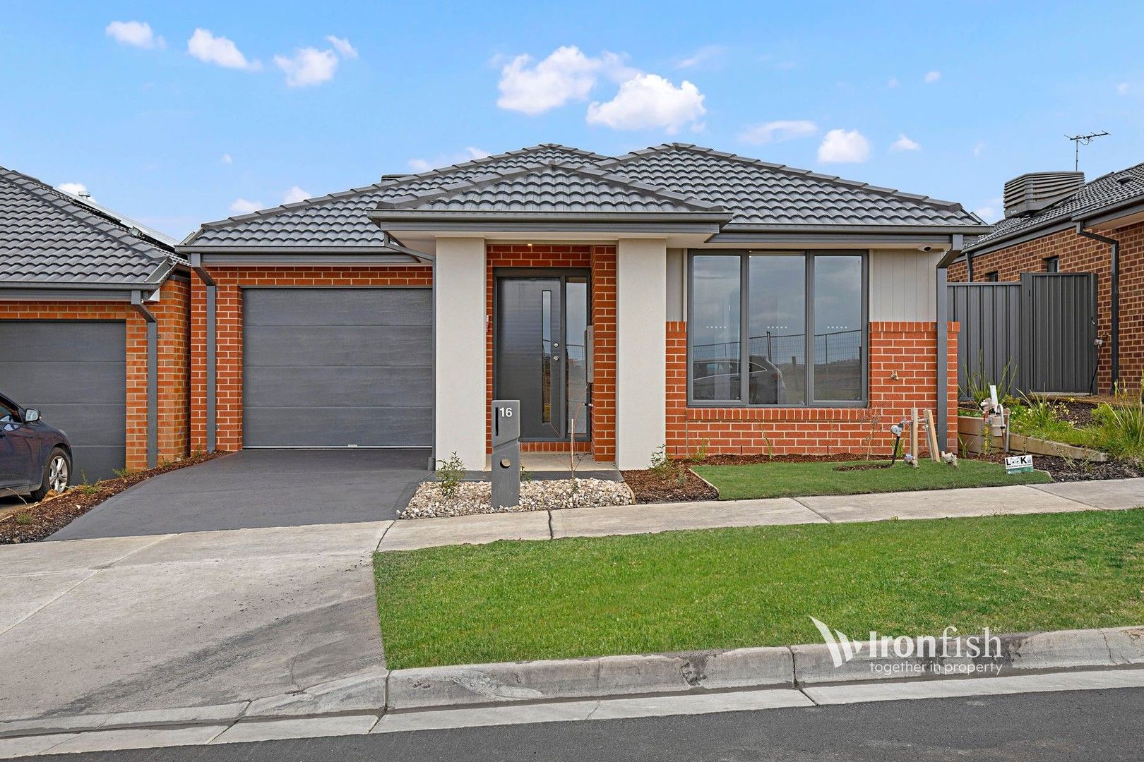 3 bedrooms House in 16 Masquerade Road BERWICK VIC, 3806