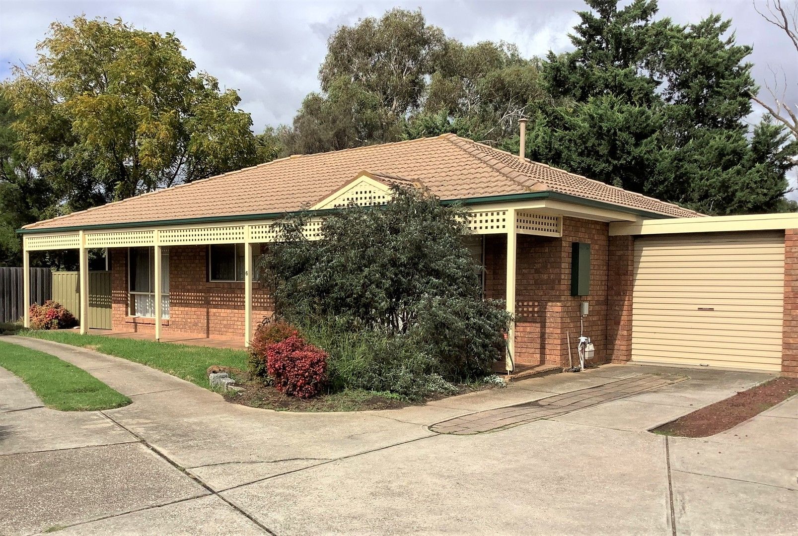 2 bedrooms Apartment / Unit / Flat in 6/10 Crook Street BACCHUS MARSH VIC, 3340